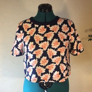 Short sleeve boxy floral print crop top